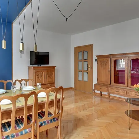 Διαμέρισμα Mariacka Girl With A Pearl By Triapart