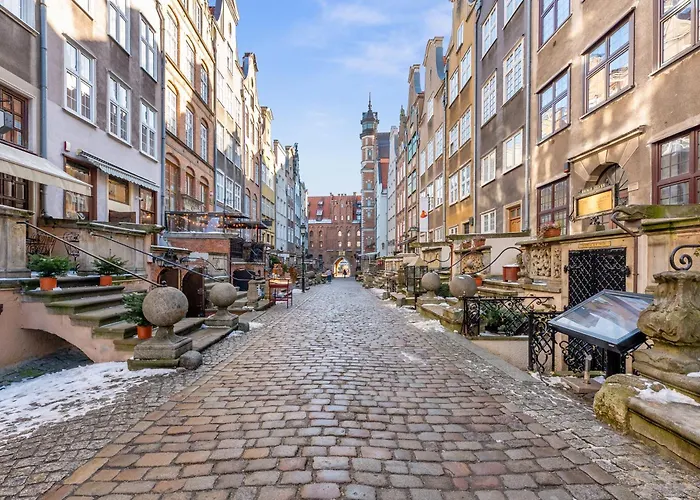 Mariacka Girl With A Pearl By Triapart גדנסק