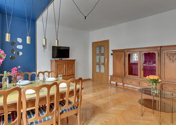 Apartament Mariacka Girl With A Pearl By Triapart