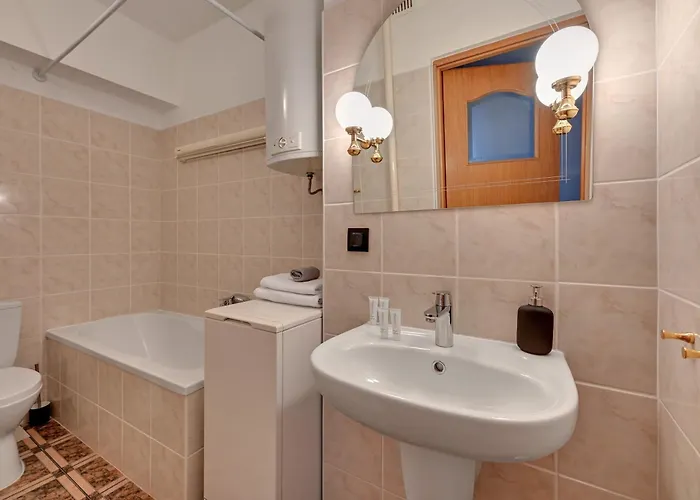 Mariacka Girl With A Pearl By Triapart גדנסק